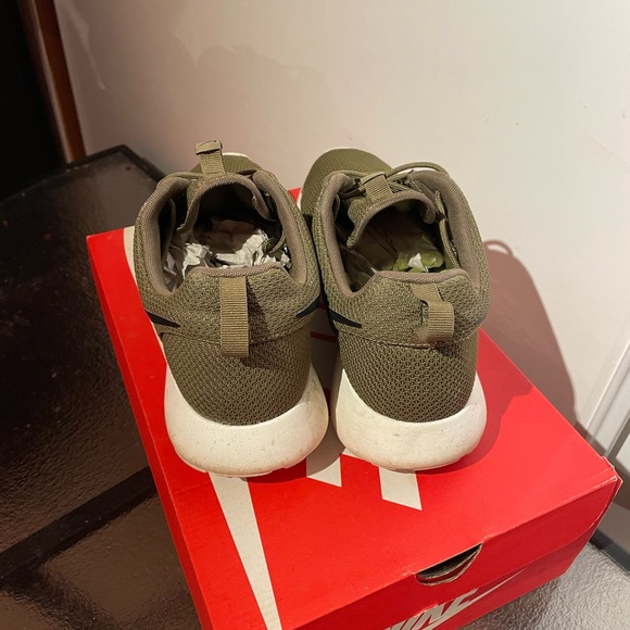 Nike Roshe (Size 11) - Picture 4 of 4